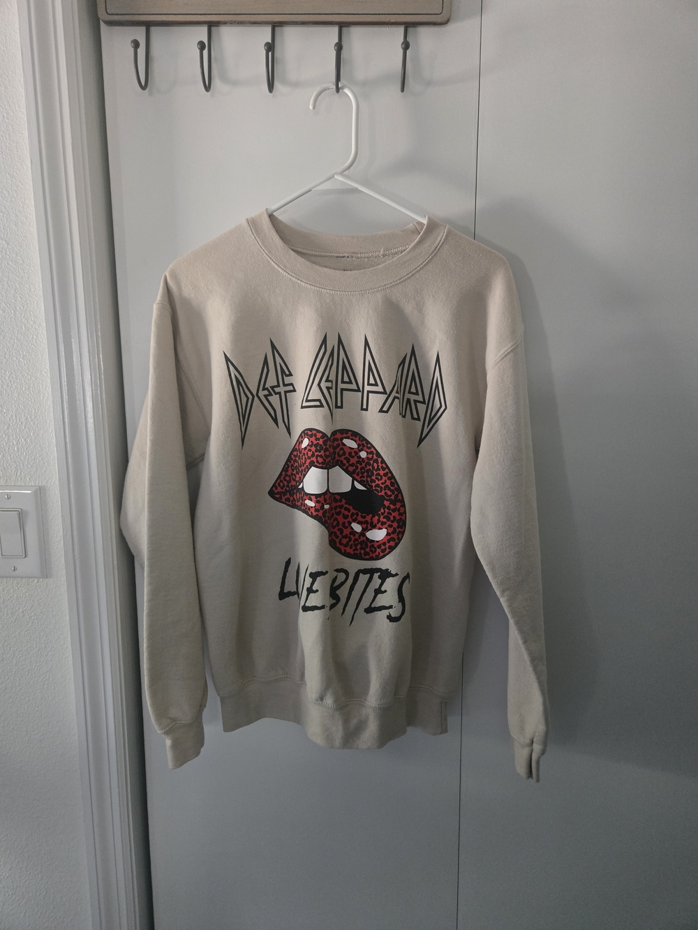Def Leppard Beige Graphic Pullover Sweatshirt - Lip Print